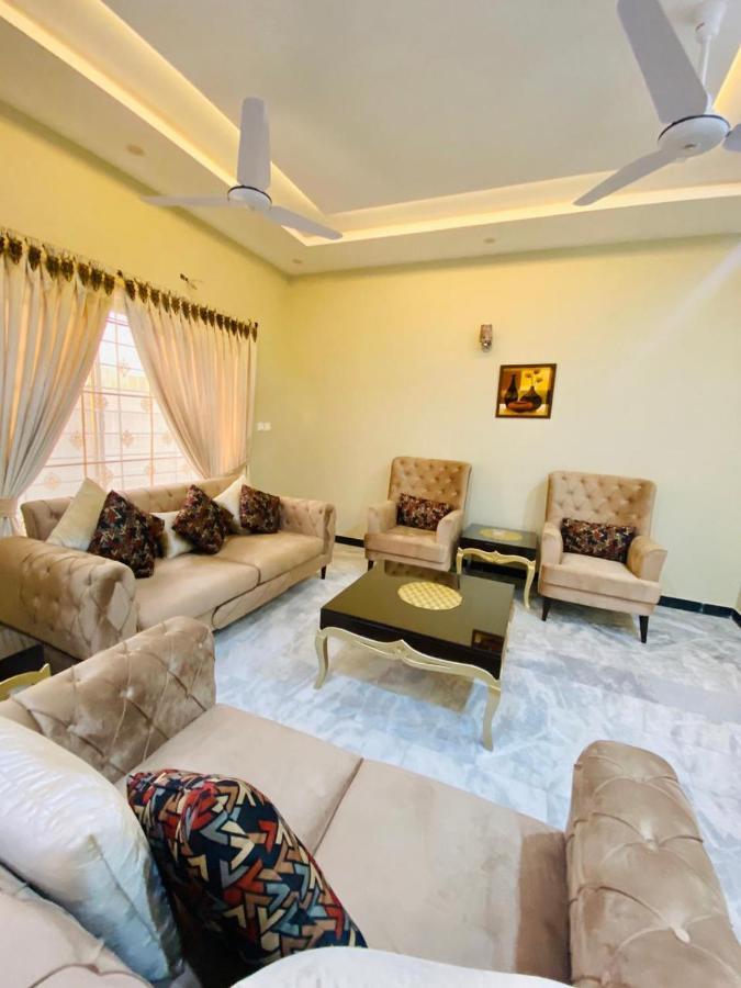 Homey Islamabad Esterno foto