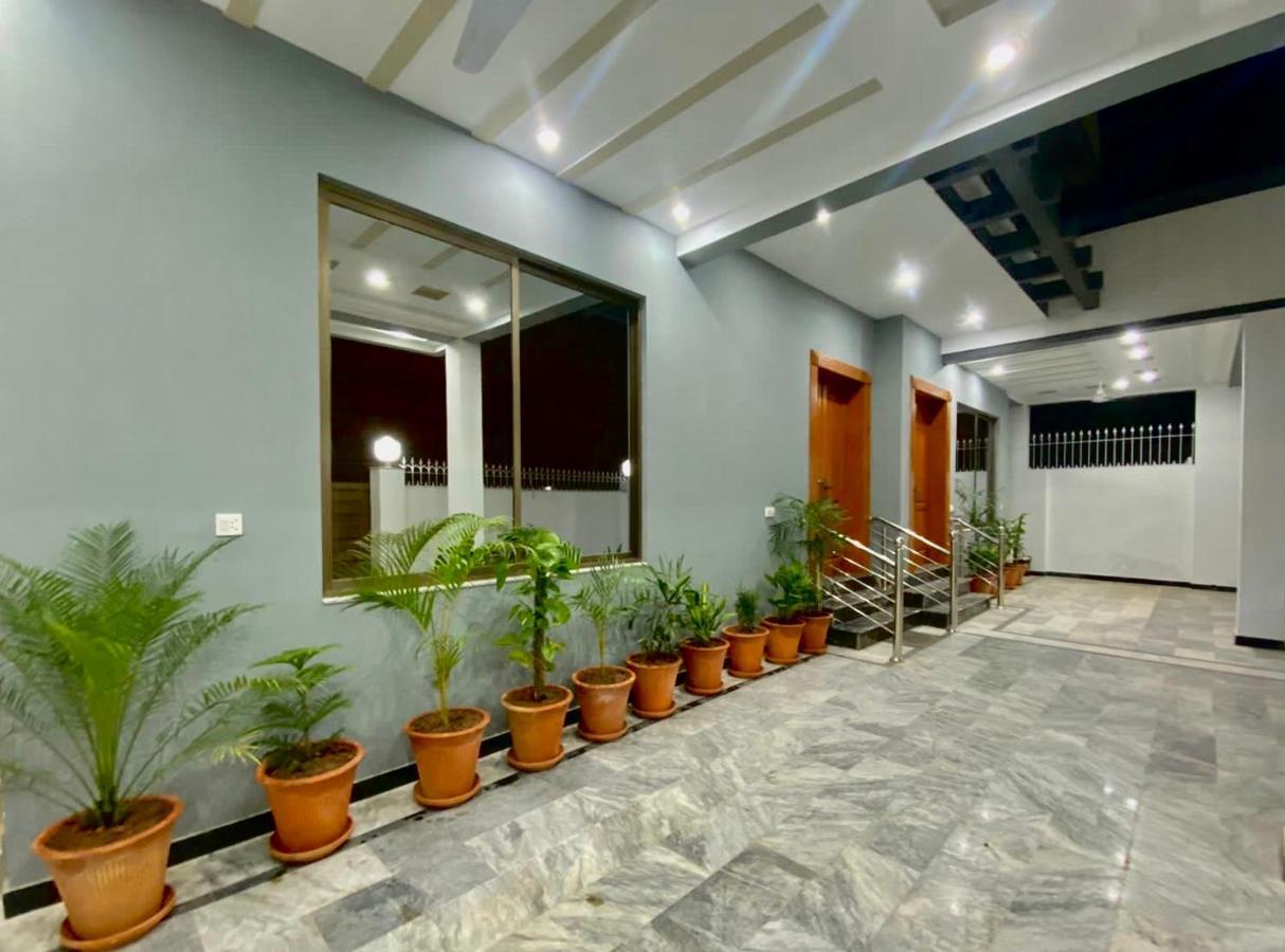 Homey Islamabad Esterno foto