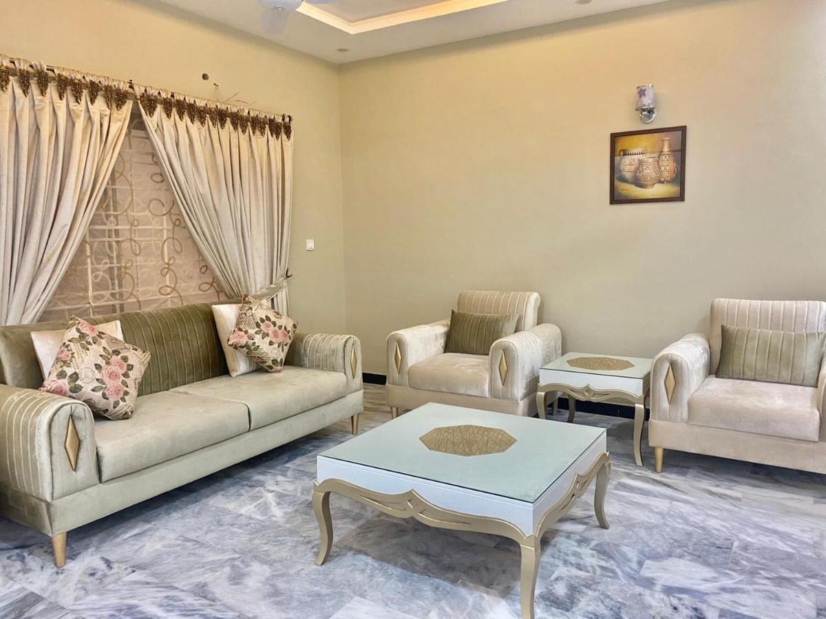Homey Islamabad Esterno foto