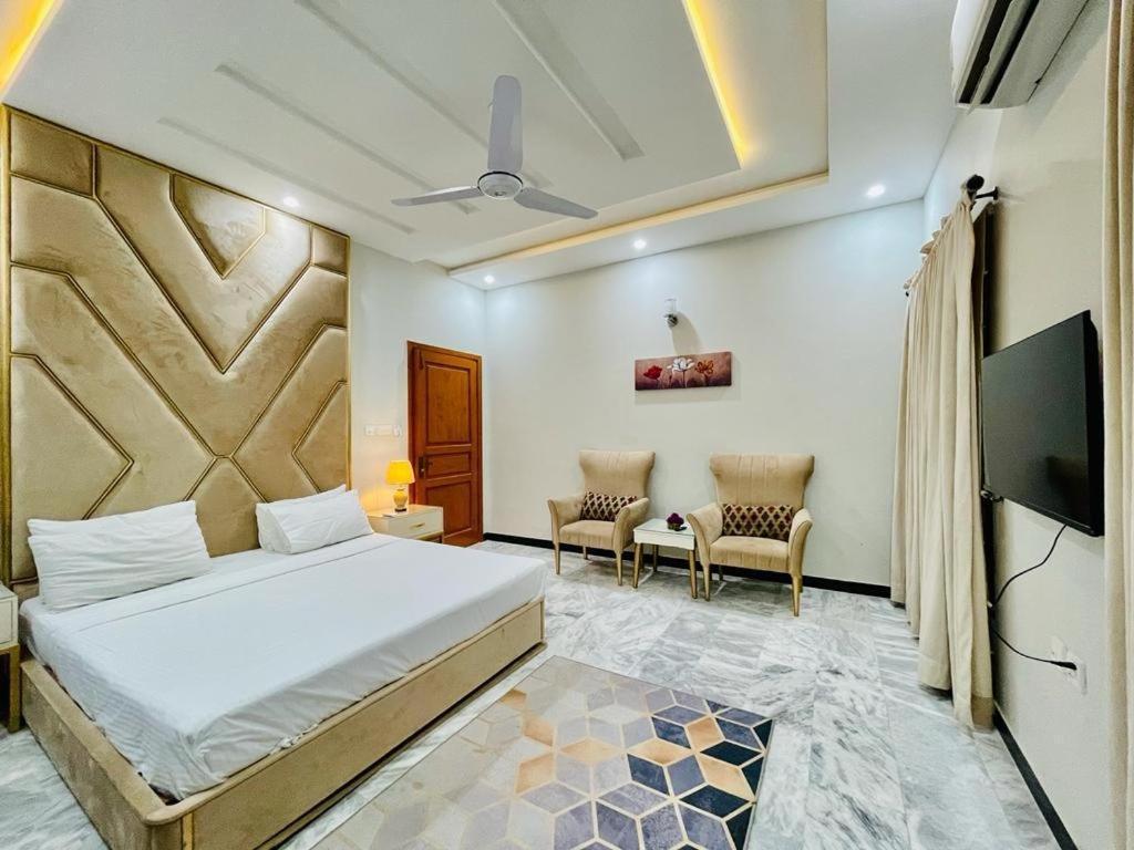 Homey Islamabad Esterno foto