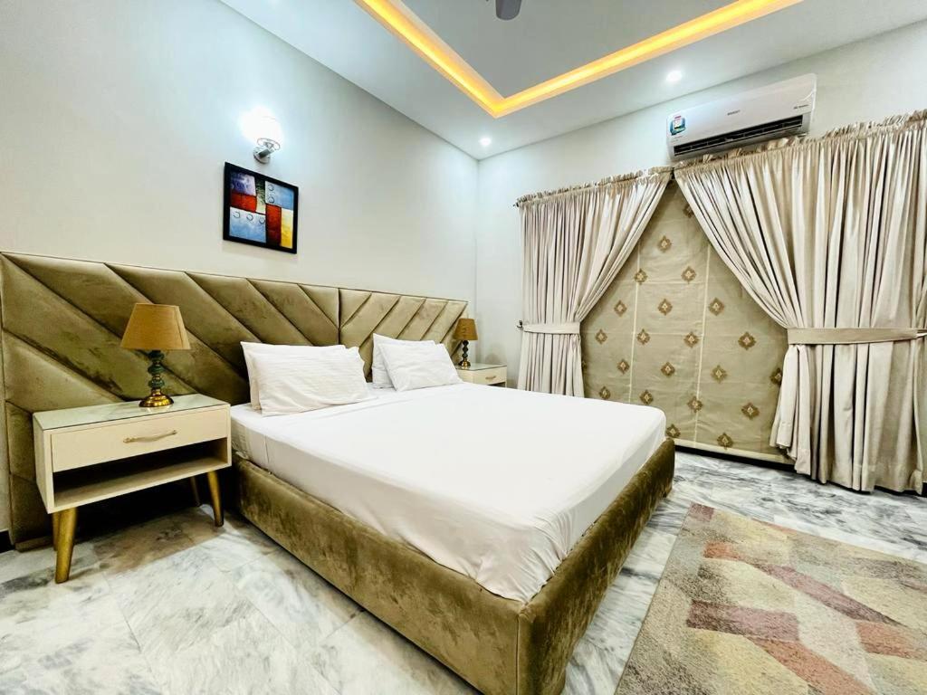 Homey Islamabad Esterno foto