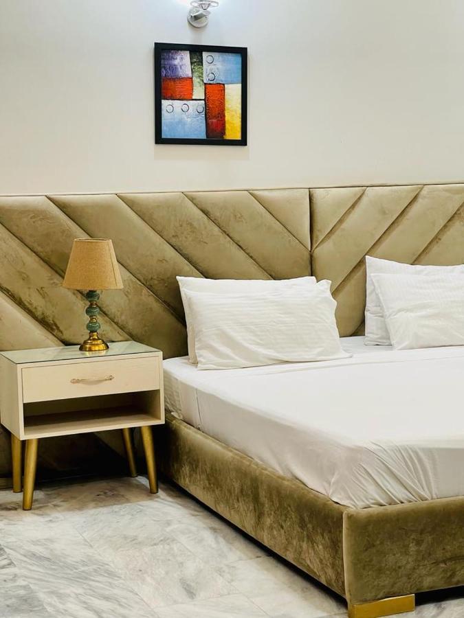 Homey Islamabad Esterno foto