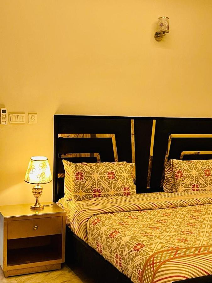 Homey Islamabad Esterno foto