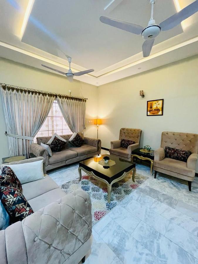 Homey Islamabad Esterno foto