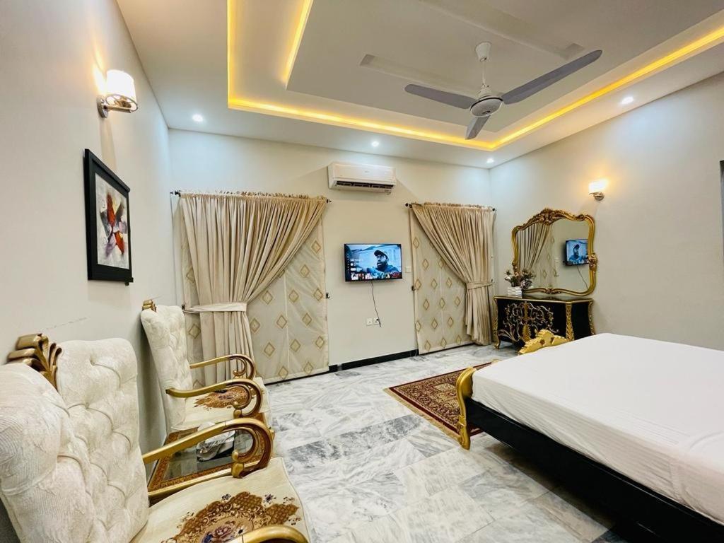 Homey Islamabad Esterno foto
