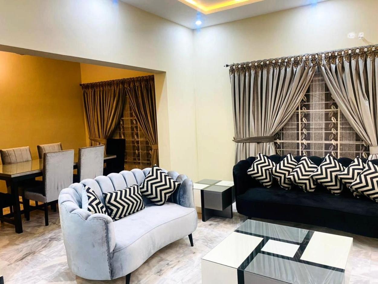 Homey Islamabad Esterno foto