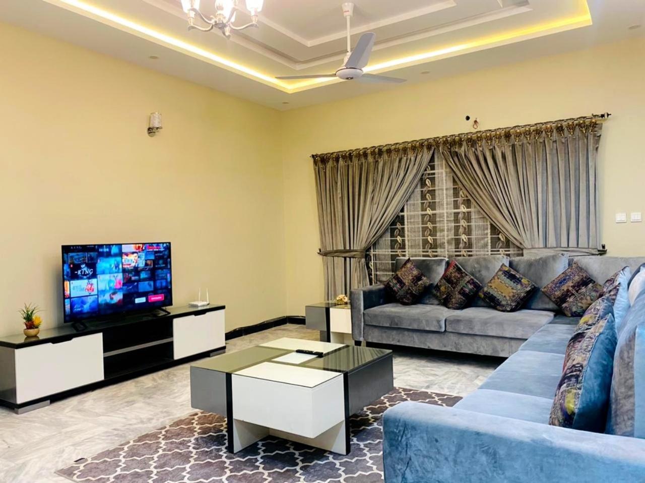 Homey Islamabad Esterno foto