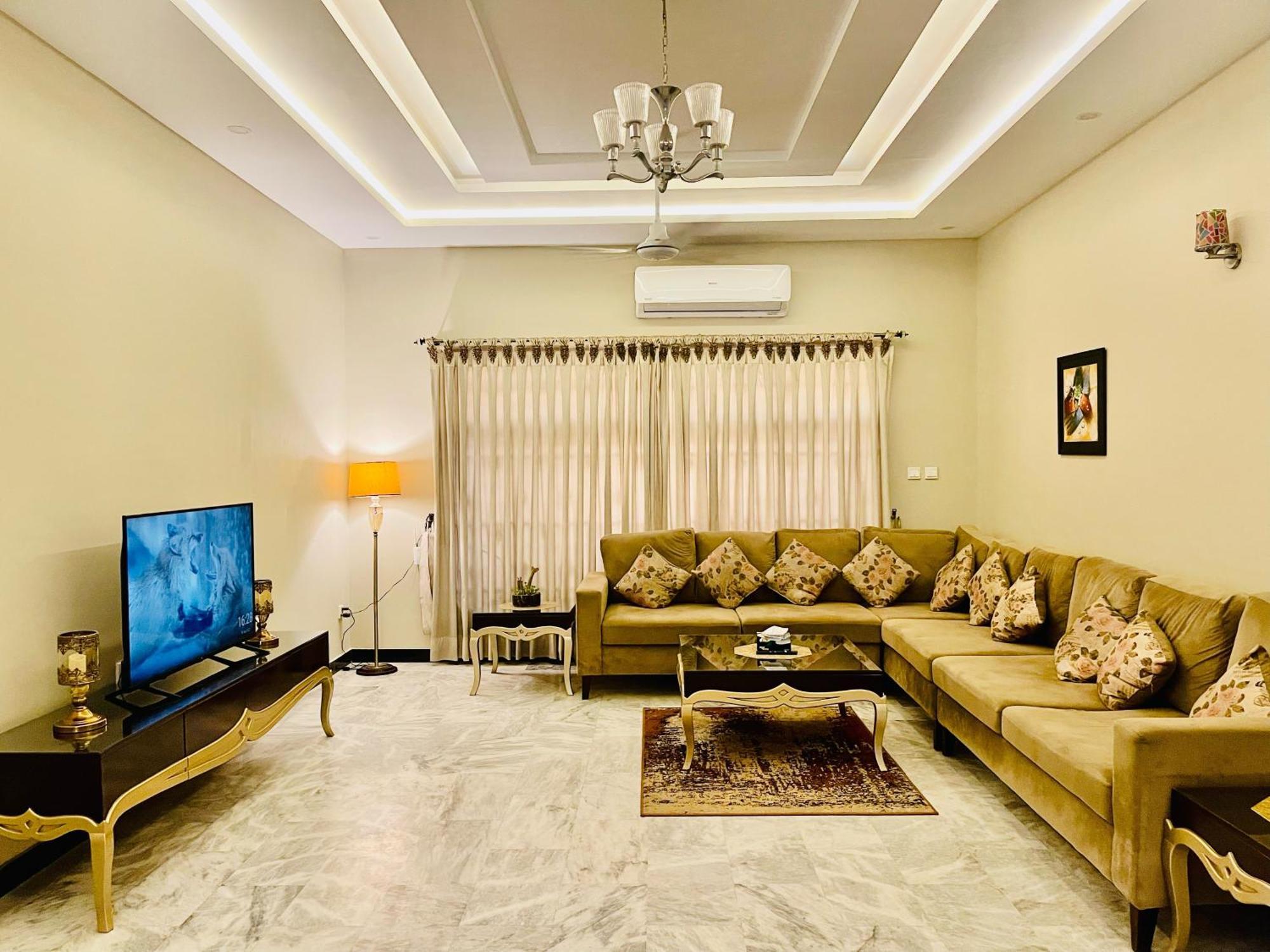 Homey Islamabad Esterno foto